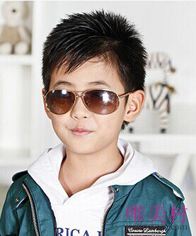具有韩式风格的小男生发型,使今年最流行的儿童发型 ,头顶