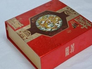 月饼盒内藏万元 用于买化肥的款项随月饼盒